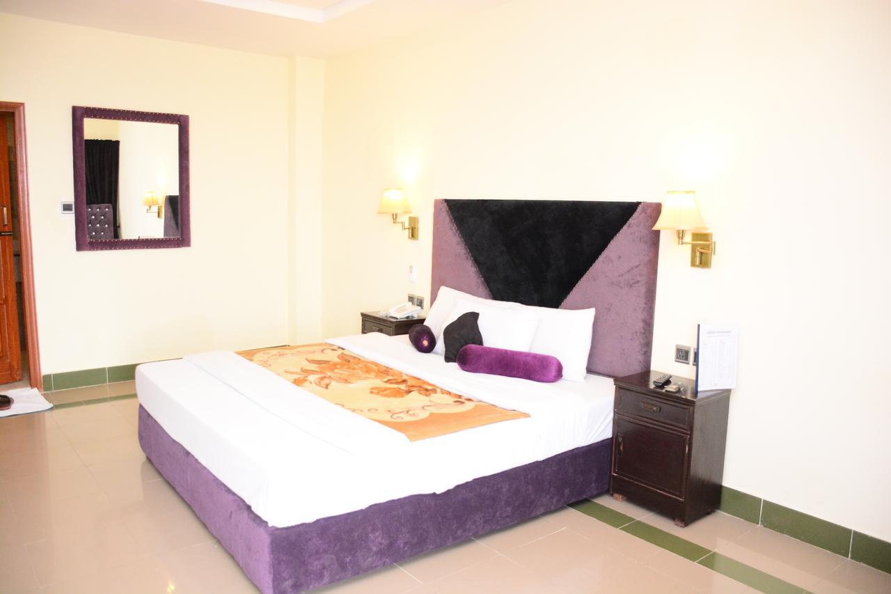 Hotel Move-N-Pick เมอร์รี ภายนอก รูปภาพ